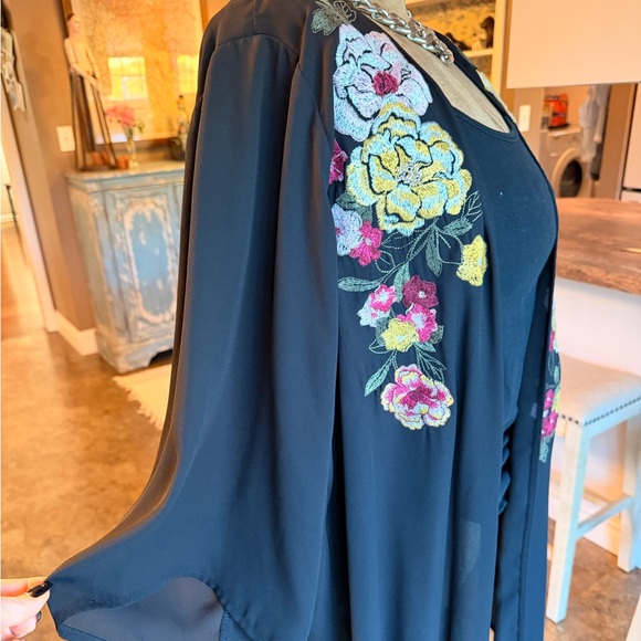 Torrid Black Floral Embroidered Kimono - Picture 2 of 6